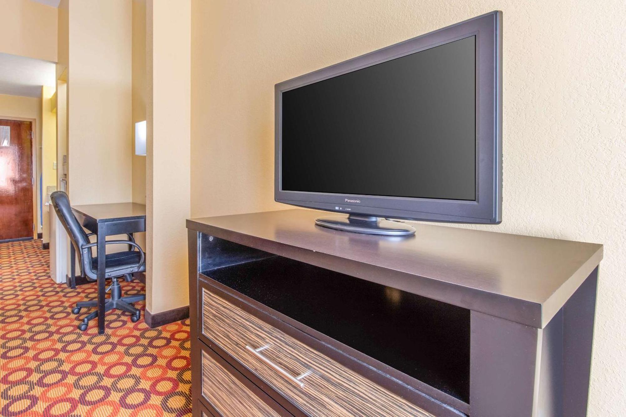 Quality Inn & Suites Montgomery East Carmichael Rd Extérieur photo